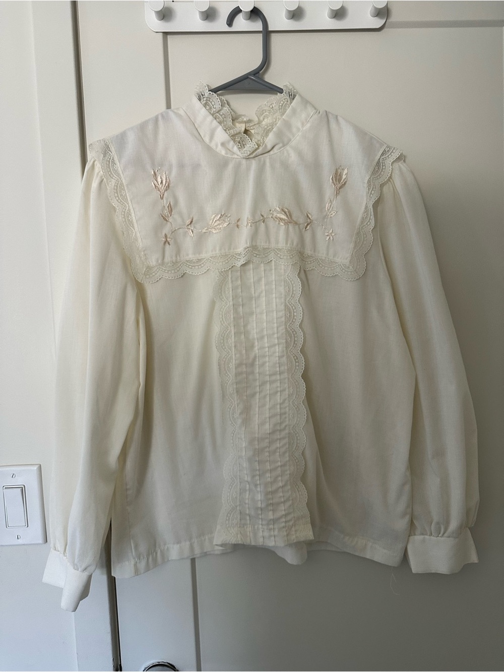80s Vintage Victorian Lace Yoke Cream Blouse